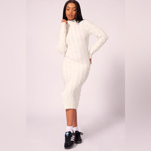 Pretty Little Thing NWT WHITE KNIT MAXI DRESS - small - Picture 4 of 10